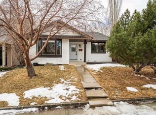 15 N Scenic Rise NW, Calgary, AB T3L 1A6