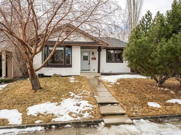 15 N Scenic Rise NW, Calgary, AB T3L 1A6