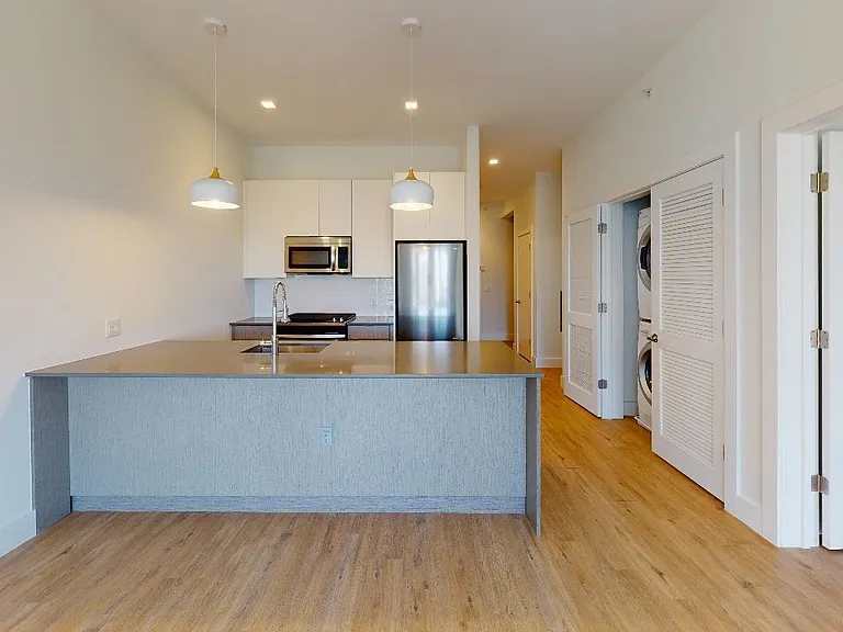 323 Pine St #304 — Photo 6
