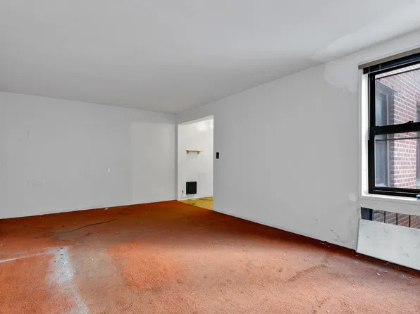 2546 East 13th Street image 6 of 28