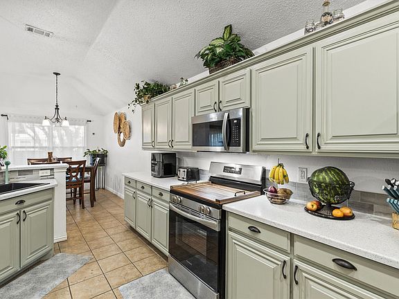 3rd image of 313 Leisure Ln