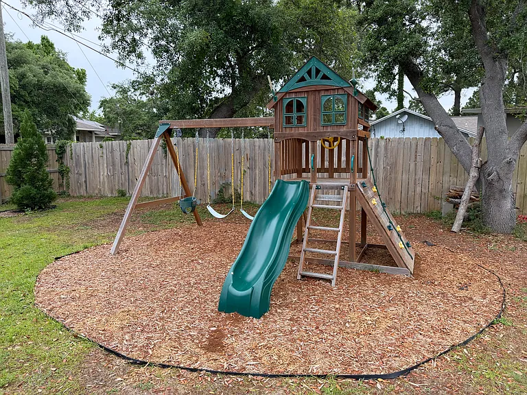569 W Pine St — Photo 24