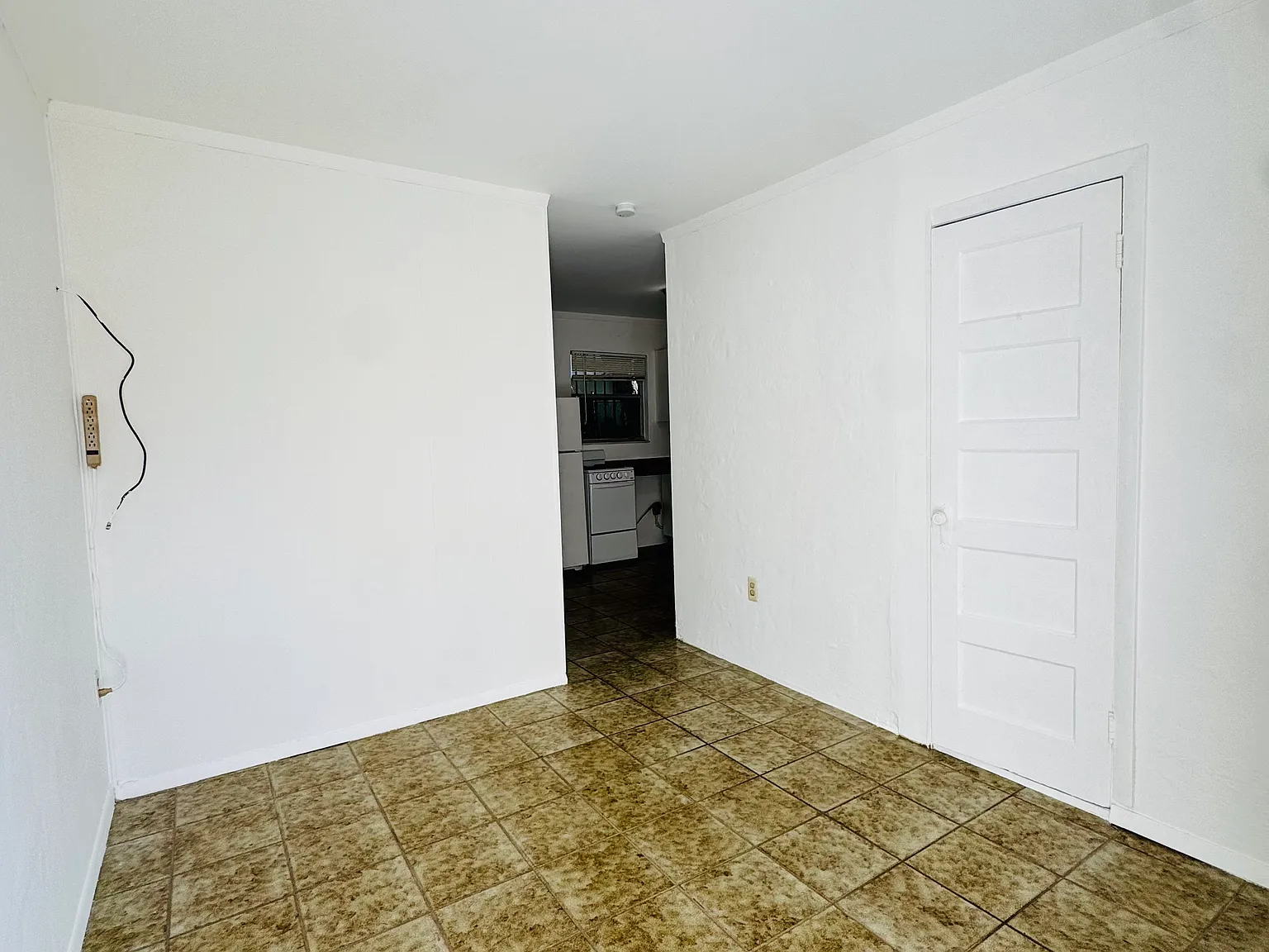 Studio, 550 sqft, $1,550 — Photo 3