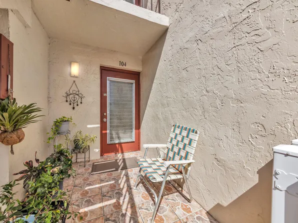 8 Willowbrook Lane #104, Delray Beach, FL 33446