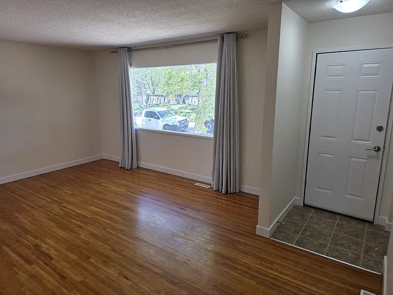 4931 Vienna Dr NW — Photo 2
