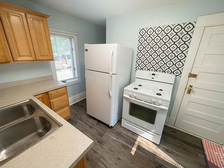 1317-1319 Forest Street N — Photo 7