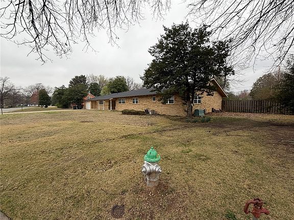 2nd image of 1510 Circle Dr