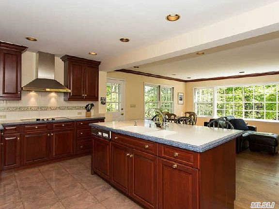 5th image of 399 Dogwood Ln