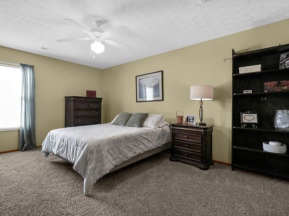 3rd image of 20 Ellington Commons Ln