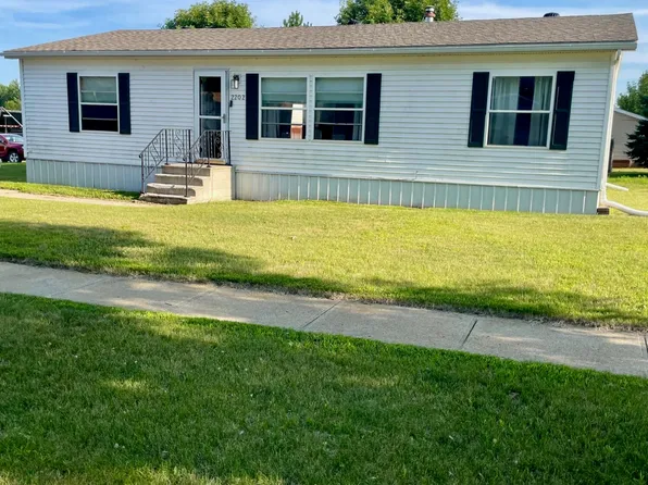2202 10th Ave SW, Watertown, SD 57201