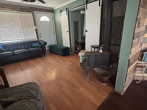 4th image of 21100 Cribbs St
