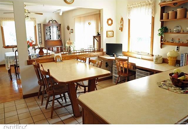 Kitchen & Dining Area