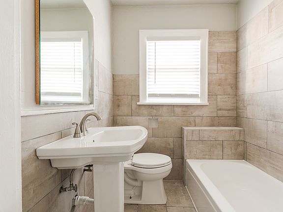 2nd image of 2555 NW 20th St #2555