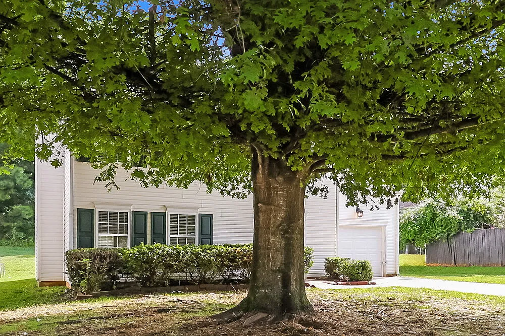 4 bed, 2.5 bath, 1704 sqft, $2,025 — Photo 1