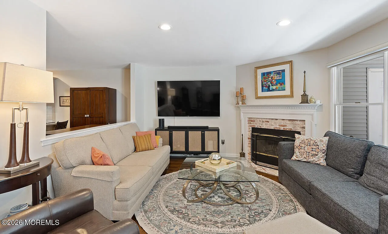 3 bed, 2.5 bath, 2068 sqft, $4,700 — Photo 4