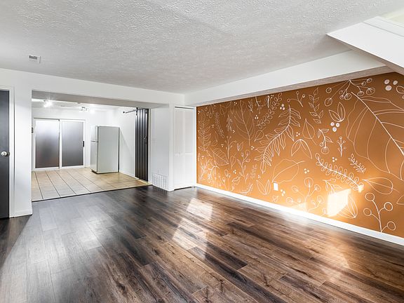 3rd image of 932 N Highland Ave
