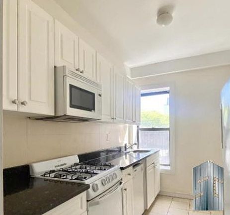 4th image of 568 Pacific St APT 1E