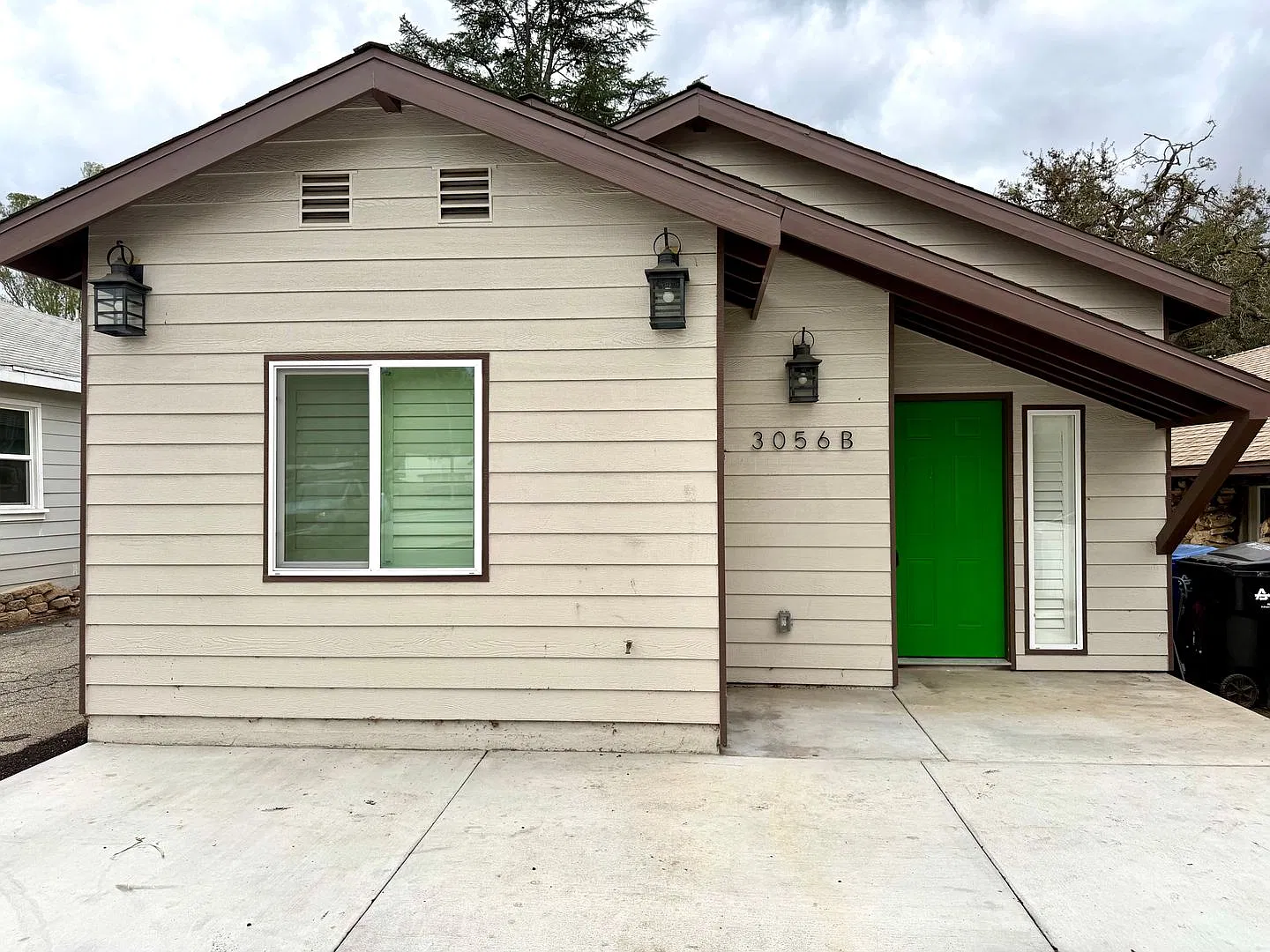 Charming 3 Bedroom Home with Private Backyard in Thousand Oaks! — Photo 2