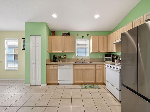 3rd image of 9042 SW Caprice Circle