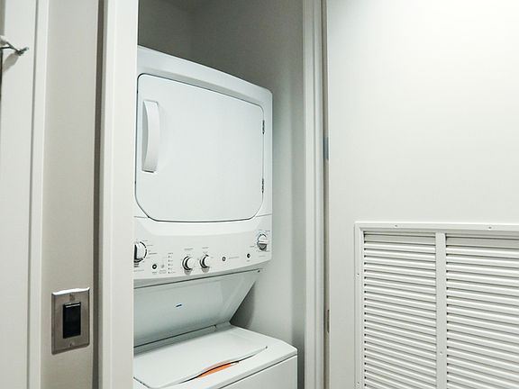 4th image of 1444 N Western Ave APT 1N