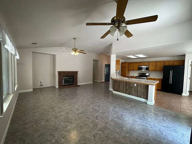 2935 S Aspen St — Photo 3