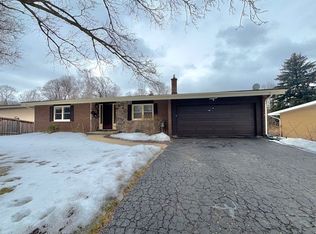 63 Robinhood Dr, Hamilton, ON L9H4G2