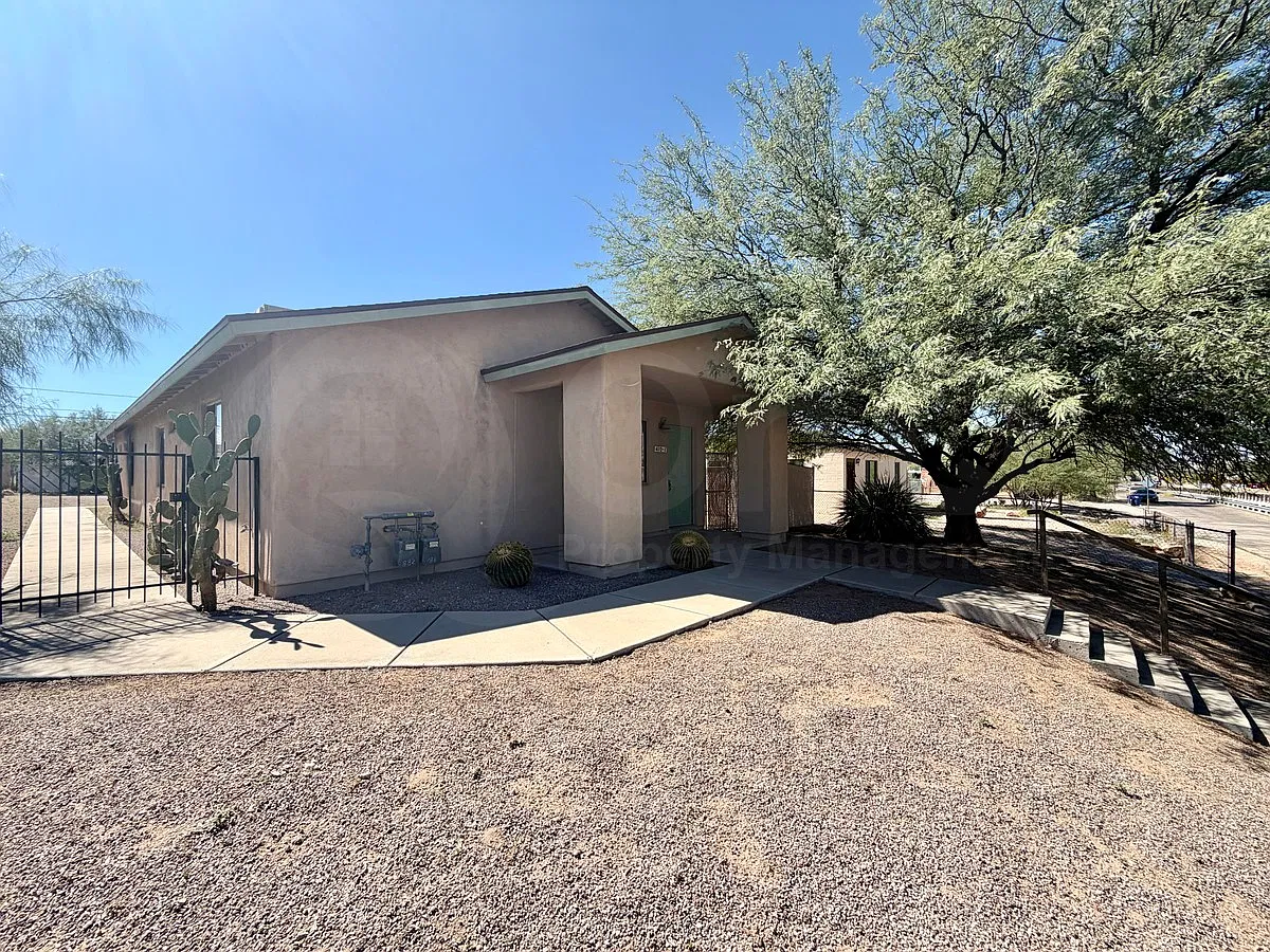 2 bed, 2.0 bath, 750 sqft, $1,295 — Photo 2