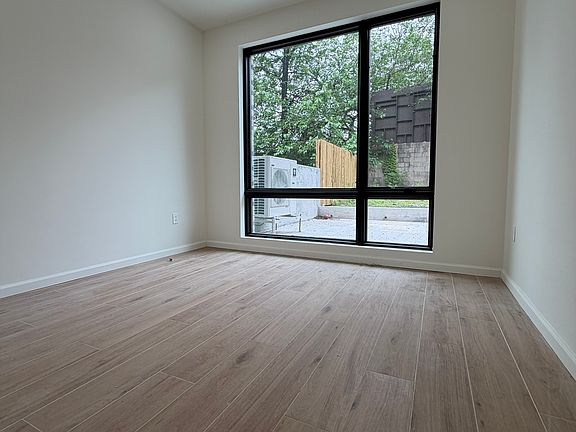 3rd image of 2375 Lorillard Pl #2R