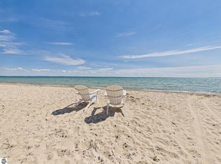 13057 N Cherrywood Ct, Northport, MI 49670