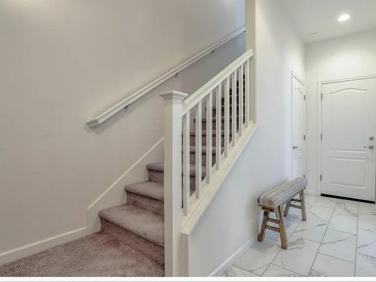 372 Reading Pl — Photo 9