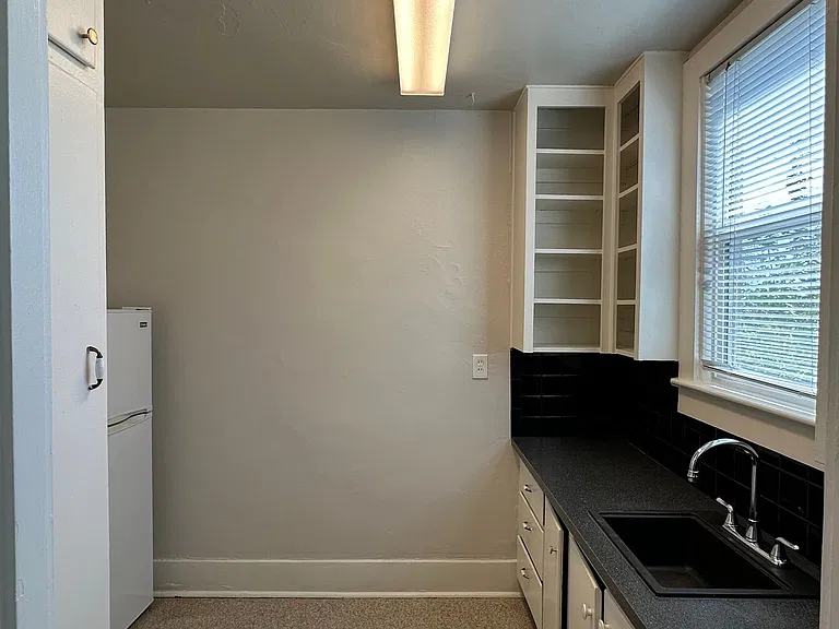 4937 S Corbett Ave — Photo 4
