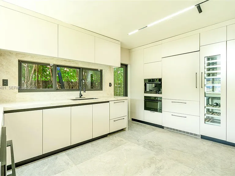 7850 Hawthorne Ave — Photo 22