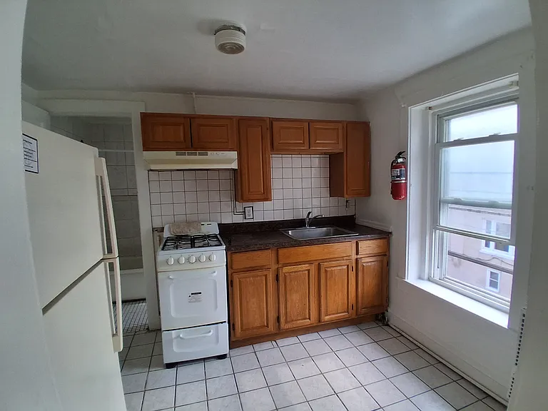 531 Robeson St #2R — Photo 4