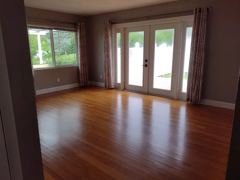 720 NE 17th Ct — Photo 9