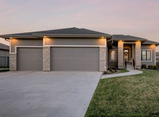 18522 Patrick Ave, Elkhorn, NE 68022