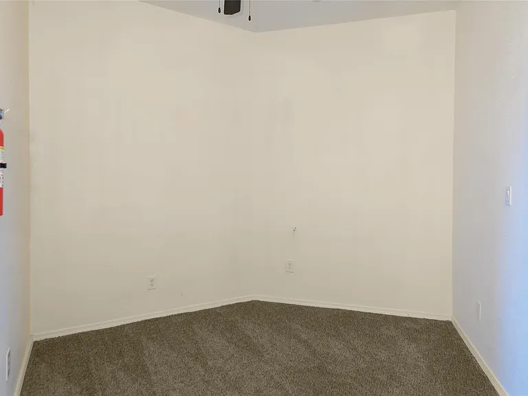 4705 Lyons Ave #7 — Photo 2