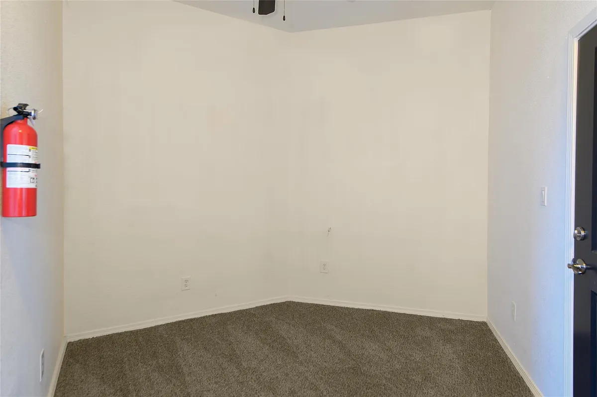 Building Photo - 4705 Lyons Ave #7
