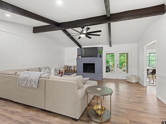 2nd image of 1001 Redbud Dr