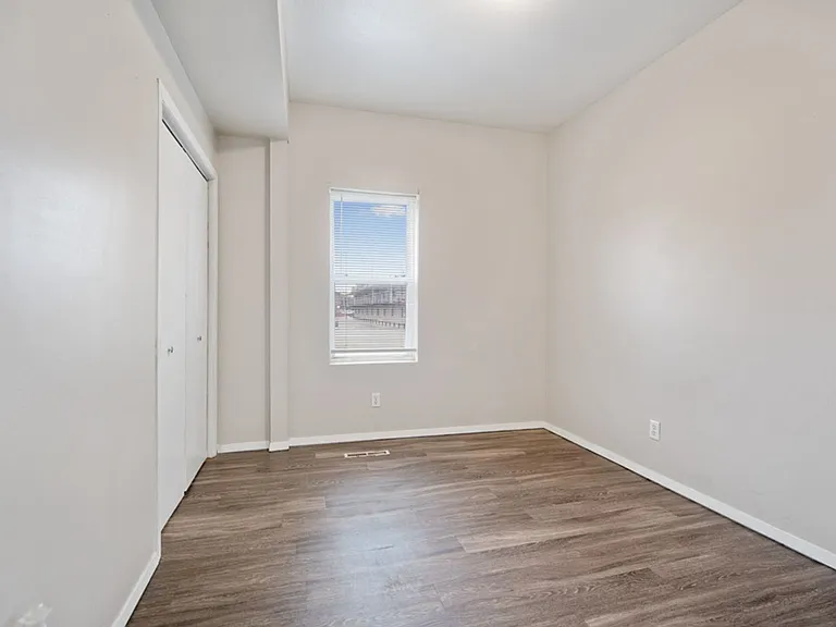 2116 College St - Cedar Falls — Photo 19
