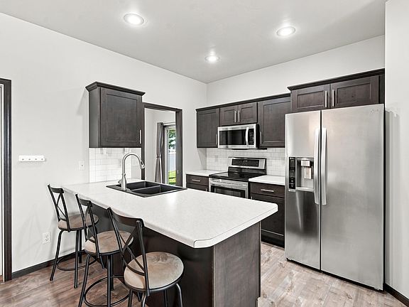 3rd image of 5108 E Villa Ridge St