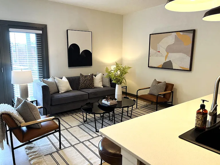 De Tonty Street Apartments — Photo 7