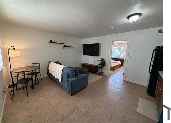 1 bed, 650 sqft, $995 — Photo 2