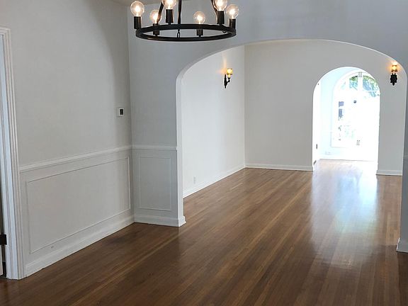 4th image of 1052 S Hudson Ave