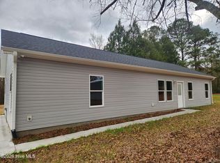 1350 Croomsbridge Road, Burgaw, NC 28425