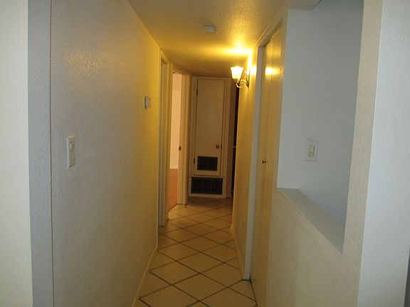 4th image of 801 E Diana Ave