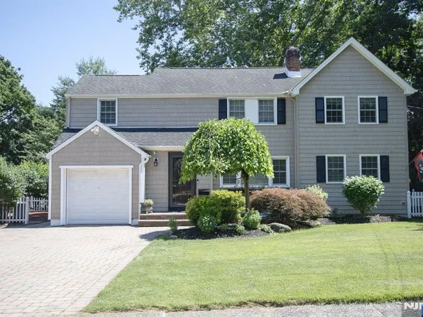 22 Warren Rd, Fair Lawn, NJ 07410