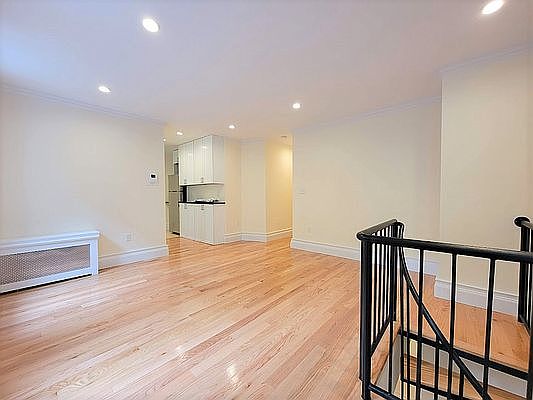 2nd image of 410 W 44th St #2A