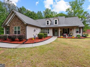 32 Brooks Lake Dr, Newnan, GA 30263