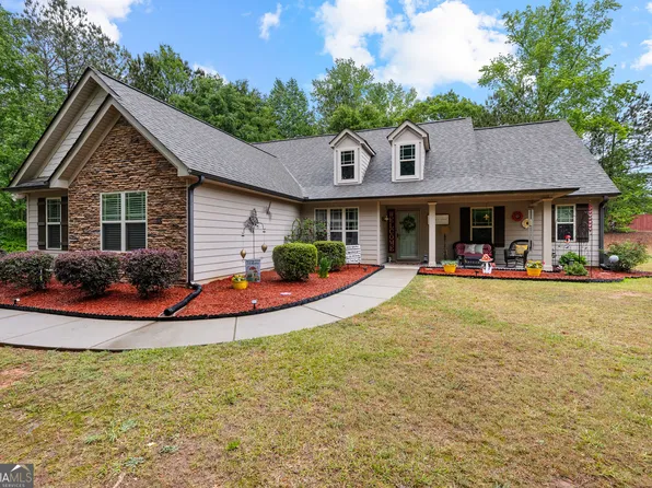 32 Brooks Lake Dr, Newnan, GA 30263