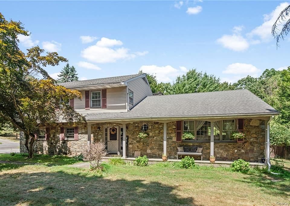 1st image of 2 Ivy Ln